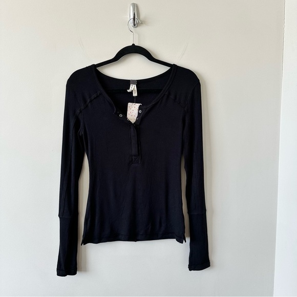 Nwt-free People Ribbed Black Ling Sleeve Henley (Size: Medium) - Picture 2 of 9